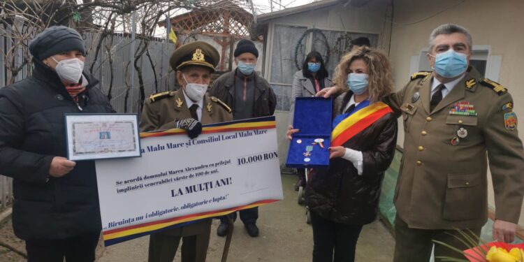 L-au făcut maior când a păşit în al doilea secol de viaţă